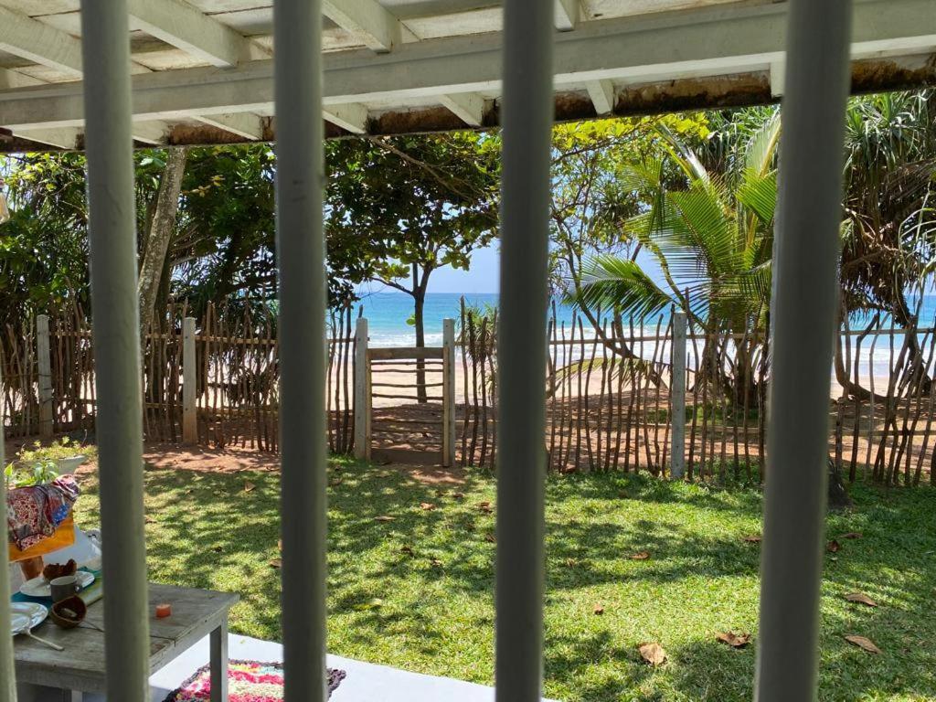 Beach House Kalukatiya - Family Villa, Seaview Room, Garden Room Dikwella Exterior foto