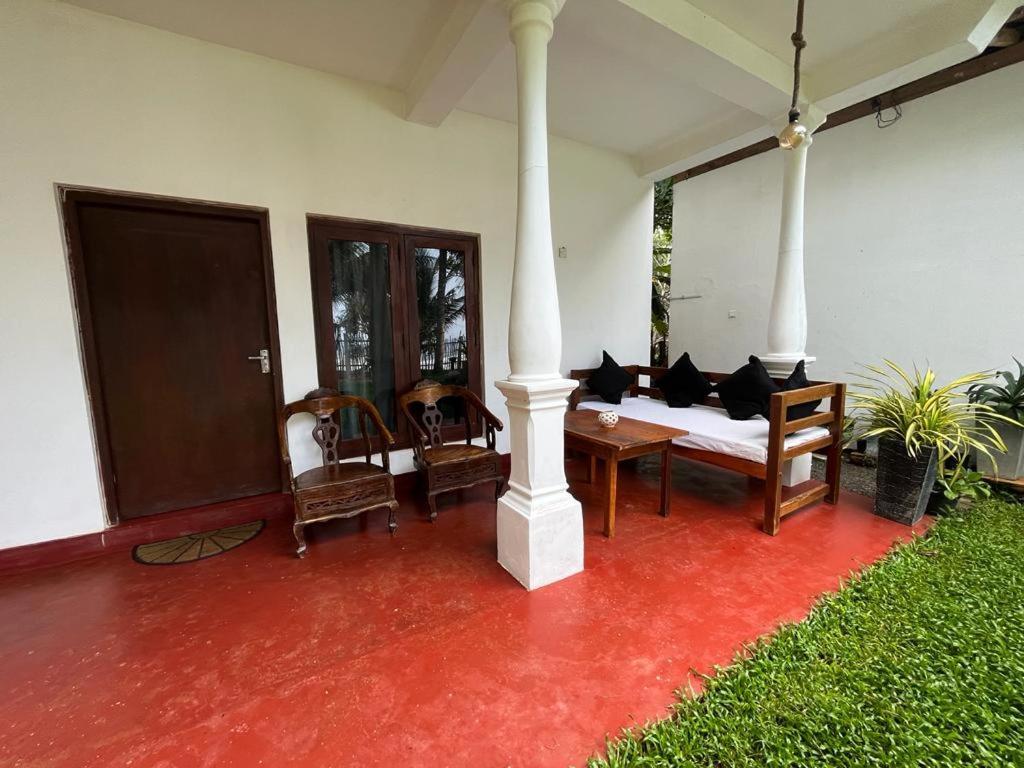 Beach House Kalukatiya - Family Villa, Seaview Room, Garden Room Dikwella Exterior foto