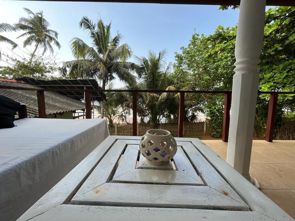 Beach House Kalukatiya - Family Villa, Seaview Room, Garden Room Dikwella Exterior foto