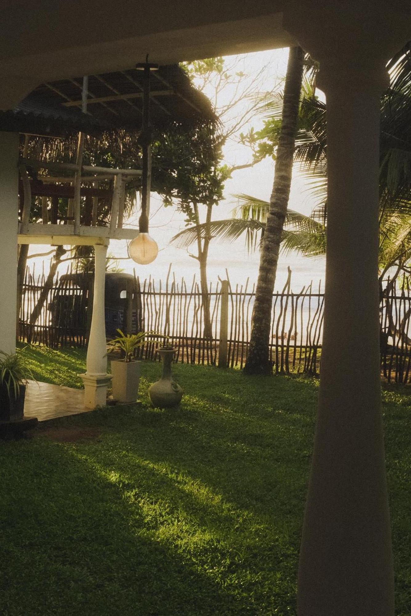 Beach House Kalukatiya - Family Villa, Seaview Room, Garden Room Dikwella Exterior foto
